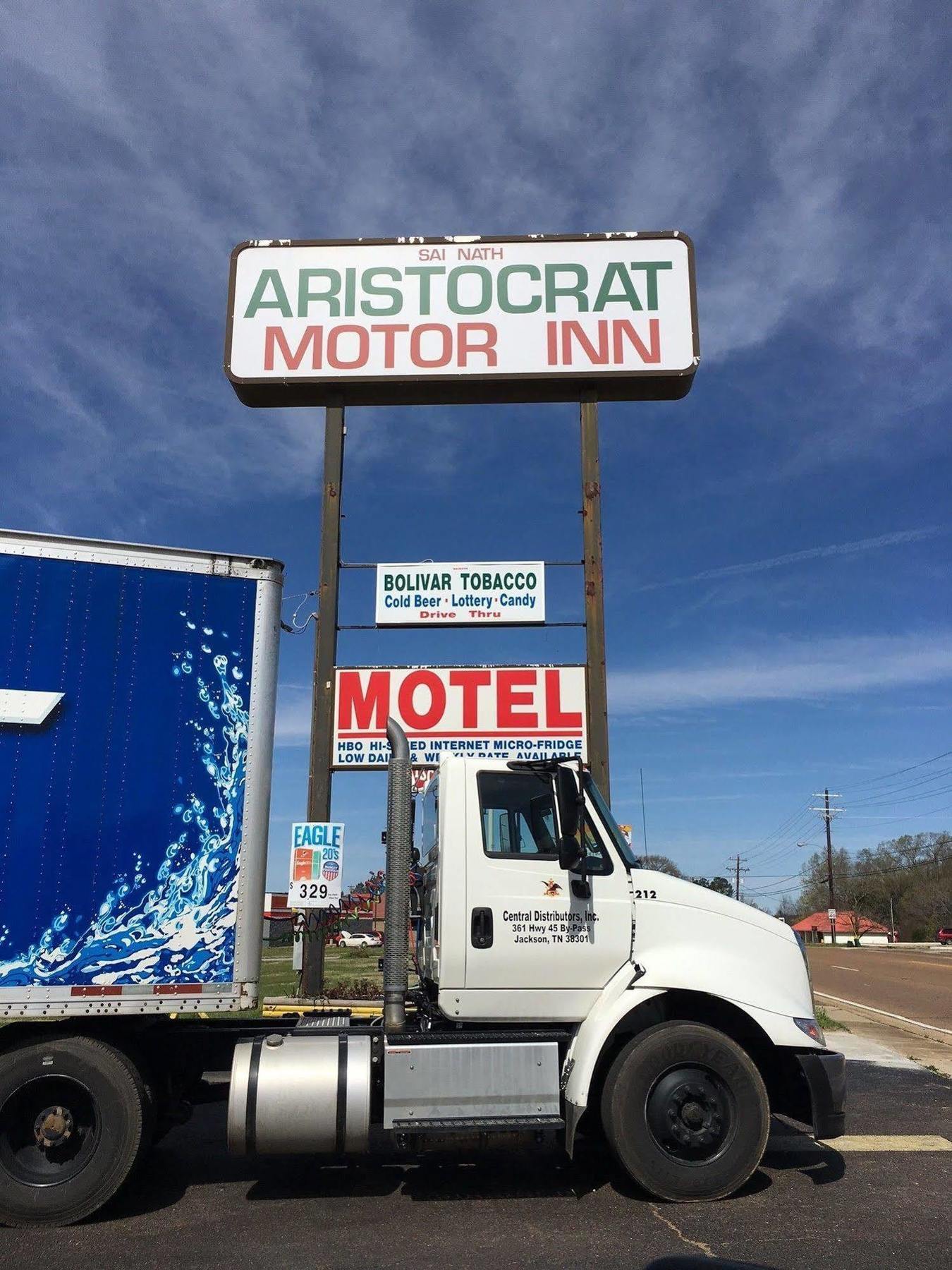Aristocrat Motor Inn Bolivar エクステリア 写真