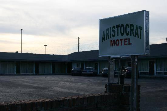 Aristocrat Motor Inn Bolivar エクステリア 写真